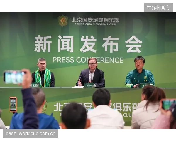 北京国安传控战术流于形式,主帅蒙哥马利未能解决锋线终结效率难题。 北京国安传控战术流于形式,主帅蒙哥马利未能解决锋线终结效率难题。